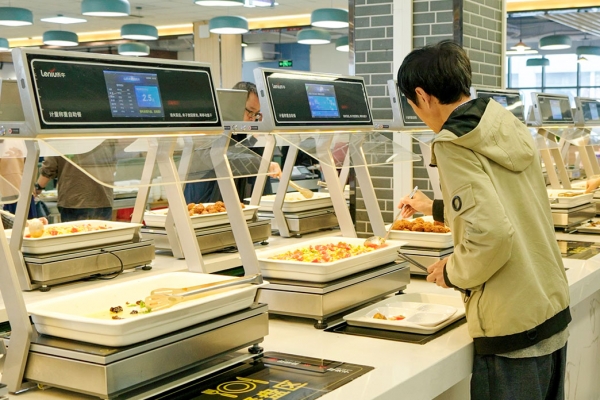 自助餐的取餐体验，饮食喜好随心掌控。