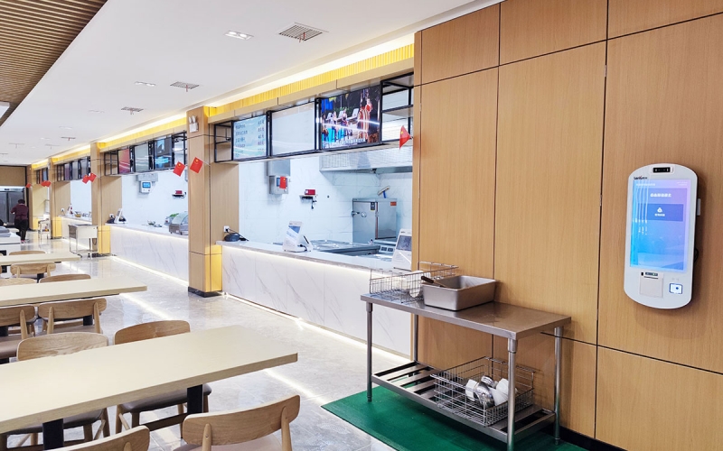 自助点餐机，方便快捷，节省成本